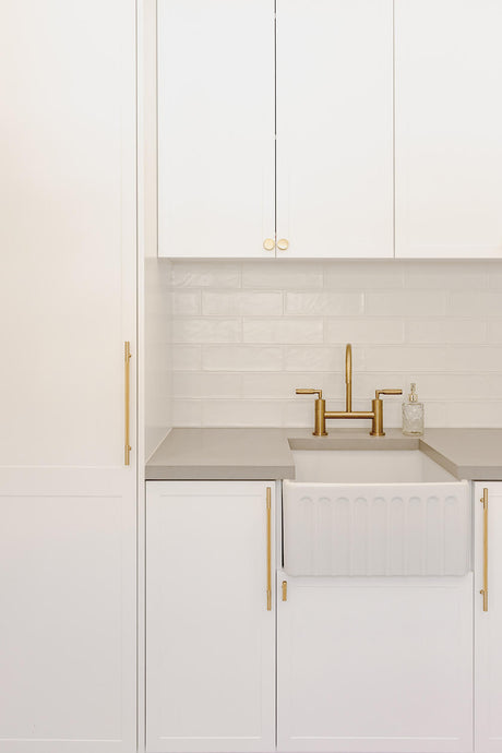 Novi 50 x 46 Farmhouse Sink Matte White